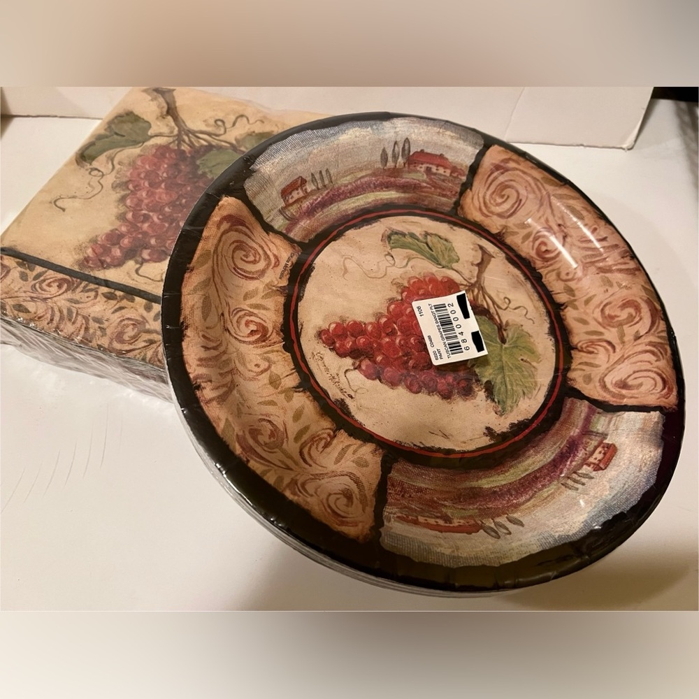 NWT SET OF CRAFTMASTER TUSCAN GRAPES PAPER PLATES & NAPKINS.